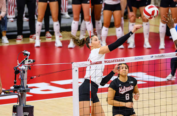 01_Merritt Beason_VB vs Wisconsin 1021